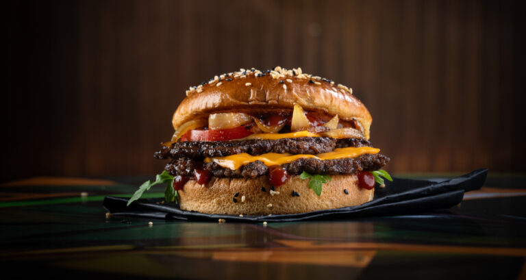 Smashburger von Salomon - erst kürzlich bei Liebherr serviert - besonders knusprig dank Smash, aber trotzdem saftiges Fleisch.