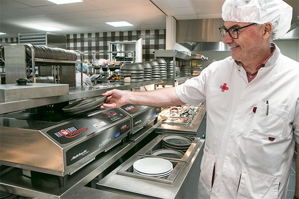 Beim Roomservice-Konzept Ons menu vooru im JBZ in den Niederlanden wird a la carte frisch gekocht und serviert.
