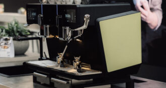 In Zeiten von Fachkräftemangel und steigenden Erwartungen an Kaffeequalität und -vielfalt trifft die WMF espresso Next den Nerv der Gastro- und Baristaszene.