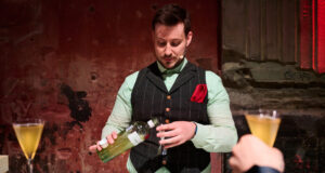 Andrey Bartlett aus Hamburg mixt sich bei der World Class Competition zur deutschen Nummer eins.