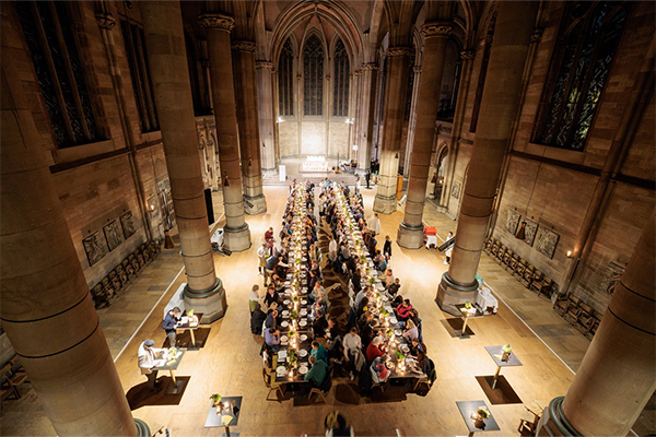 Food Rescue Dinner in einer Stuttgarter Kirche, organisiert von Supp_optimal