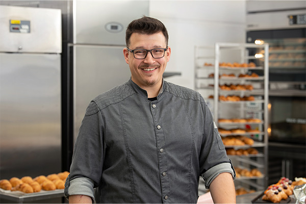 Croissant belegen? Michael Wieland von Wolf ButterBack erklรคrt wie es richtig geht.