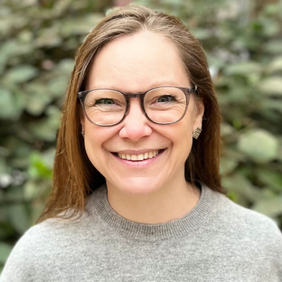 Dr. Kristin Stechemesser, Wissenschaftliche Mitarbeiterin, Umweltbundesamt, spricht รผber die Zertifizierung Blauer Engel fรผr Veranstaltungscatering/Kantine.