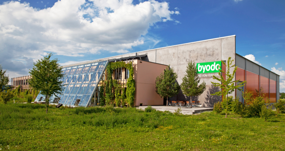 Als Bio-Pionier sieht sich Byodo seit vier Jahrzehnten in der Verantwortung, aktiv zu einer lebenswerten und zukunftstauglichen Lebensweise beizutragen.