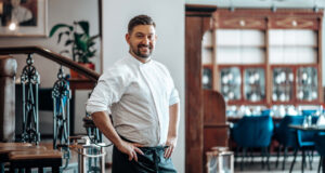 Das Steigenberger Graf Zeppelin läutet eine neue kulinarische Ära ein und eröffnete kürzlich La Brasserie Restaurant & Bar mit Georgios Papagiannis als Küchenchef.