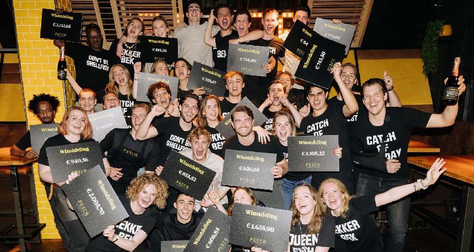 Die Restaurantgruppe Pesca teilte in den Niederlanden seine Gewinne mit dem Team. Knapp 43.000 € werden entsprechend der geleisteten Arbeitsstunden auf die beiden Standorte verteilt.