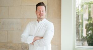 Spitzenkoch Niclas Nußbaumer übernimmt das neue Restaurant im The Florentin der Althoff Hotels – ein kulinarisches Konzept zwischen Handwerk, Vision und Gourmetkunst.