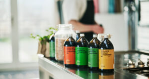 Durch das Upcycling von Nebenströmen aus der Bio-Lebensmittelproduktion stellt Reduced hochwertige Konzentrate in Clean-Label-Qualität für die Profiküche her.