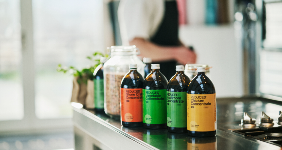 Durch das Upcycling von Nebenströmen aus der Bio-Lebensmittelproduktion stellt Reduced hochwertige Konzentrate in Clean-Label-Qualität für die Profiküche her.