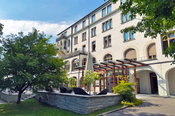 Das Parkhotel Jordanbad in Biberach verfügt über 122 Zimmer, die auf drei Gebäudekomplexe verteilt sind. (Quelle: Dorint Hotelgruppe/privat)