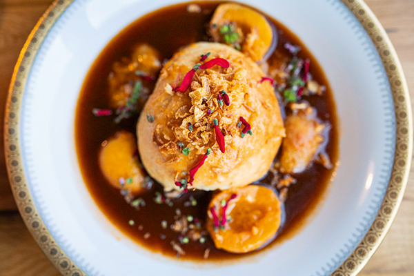 Germknödel mit ´zupfter Goiß, Misobrösel und Aprikosen von Nina Meyer
