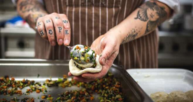 Nina Meyer vom Berghotel Ifenblick steht für punkige vegetarisch-vegane Kreationen