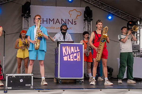 Partystimmung bei der Mitarbeiterfeier zu 20 Jahren Lehmanns Gastronomie