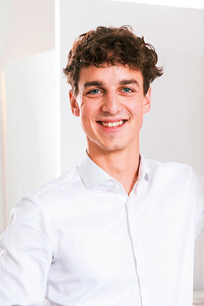 Lukas Bernhardt, Junior F&B Manager im Hiltl in Zรผrich, รผber dessen vegetarisches Konzept