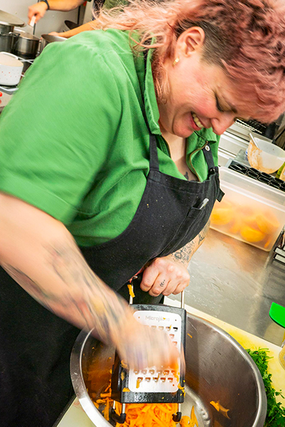 Nina Meyer vom Berghotel Ifenblick steht für punkige vegetarisch-vegane Kreationen