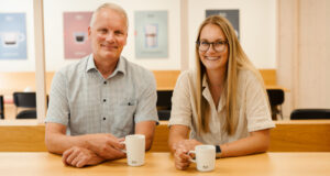 Martin Linnemann geht im September in den Ruhestand und übergibt den Staffelstab im Marketing von Melitta Professional an seine Kollegin Jenna Buschmann.