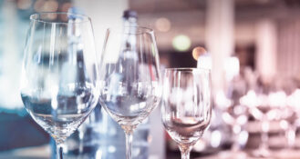 Mit ihrer Kombination aus moderner Membrantechnik und intelligenter Mi-neralisierung bieten die Umkehrosmoseanlagen von BWT water+more pra-xisnahe Lösungen für Hotels, Restaurants und Cafés – und machen aus Wasser einen verlässlichen Partner im täglichen Geschäft.