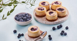 Die Mini-Cheesecakes in eleganten Einzelportionen von Backshop Tiefkühl passen ideal in den Coffee-Break.