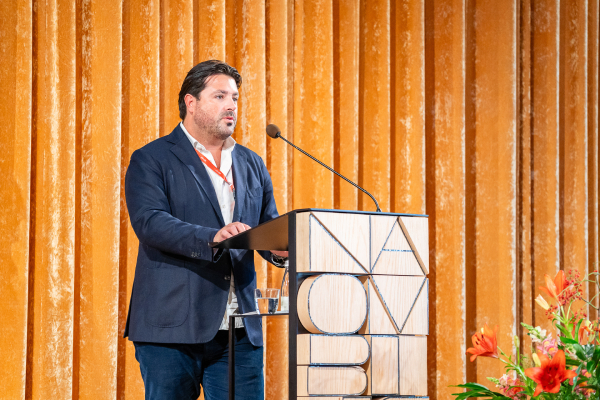 Sebastian Petz, COO, Pommes Freunde, bei der Verleihung des Preises der Deutschen Systemgastronomie 2025 des BdS.