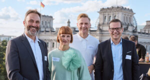 Die Gastgeber des Cocktail-Afterwork: Jörg-Michael Rösner (Pernod Ricard Deutschland), Maren Meyer (DBU), Dr. Marcel Klinge (DZG) und Dr. Alexander Tacer (BWSI) (von links).