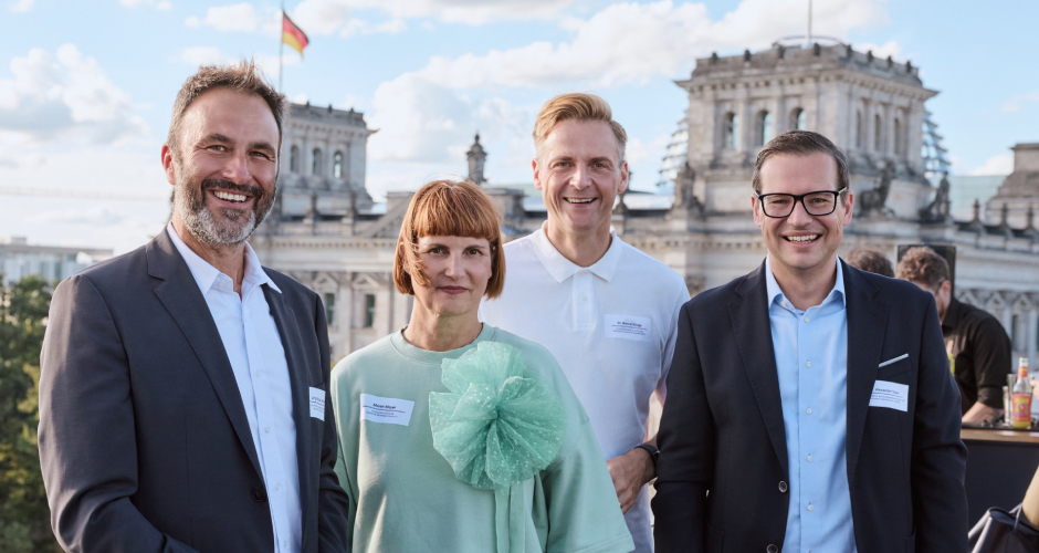 Die Gastgeber des Cocktail-Afterwork: Jörg-Michael Rösner (Pernod Ricard Deutschland), Maren Meyer (DBU), Dr. Marcel Klinge (DZG) und Dr. Alexander Tacer (BWSI) (von links).
