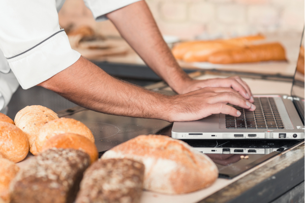 Buchhaltungsprogramme helfen dabei, Abschreibungen korrekt zu berechnen und zu verbuchen. Wichtig ist, dass die eingesetzte Software speziell auf die Bedürfnisse im Handwerk oder sogar im Bäckerhandwerk ausgelegt ist.