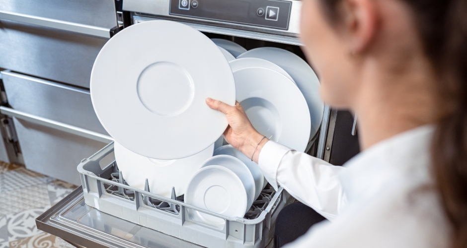 Strahlend dank BRITA PURITY C Clean. Auch Energie- und Wartungskosten lassen sich mit professionell gefiltertem Spülwasser senken.