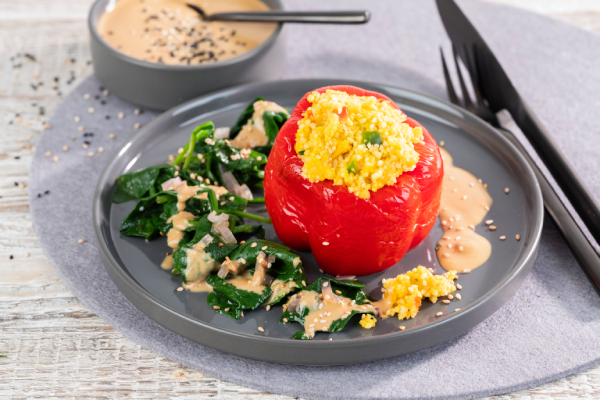 Alle Produkte - auch die mit Couscous gefüllte Paprika von Vegeta sind tiefgekühlt, einfach portionierbar und auf die Anforderungen professioneller Küchen zugeschnitten.
