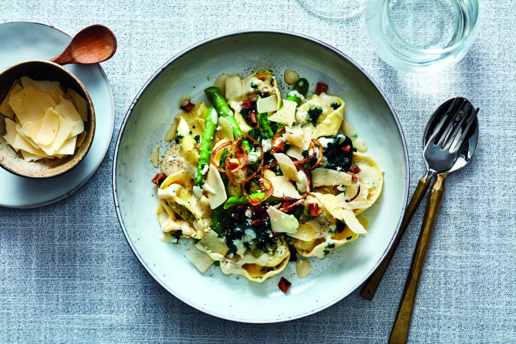 Pasta Carbonara, gekocht mit der laktosefreien Sahnealternative von Flora Professional.