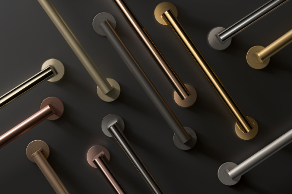 Messing, Bronze oder Gold – das sind nur einige der neuen metallischen Designoberflächen von Hewi, mit denen sich moderne Sanitärräume zu individuellen Wohlfühloasen gestalten lassen.