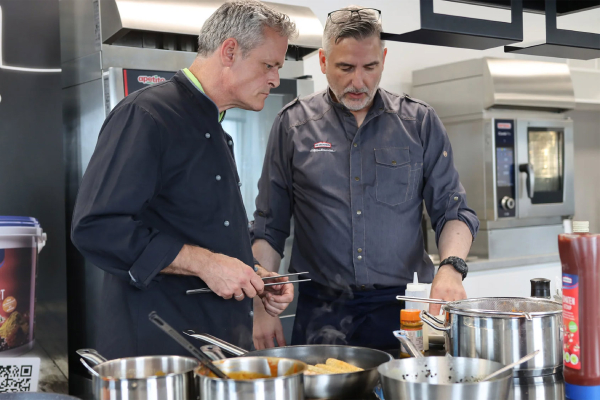 Im Concept Court entwickelt Homann Foodservice gemeinsam mit Profis neue Rezepturen, Trends und Ideen für die Praxis. Außerdem nutzt das Unternehmen den Raum u. a. für Workshops.