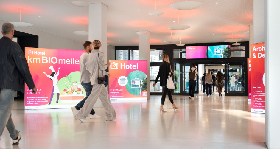 Vom 13. bis 16. Oktober 2025 findet die Hotel 2025 auf dem Gelände der Messe Bozen statt. Im Fokus der Fachmesse steht dabei nachhaltige Gastlichkeit.
