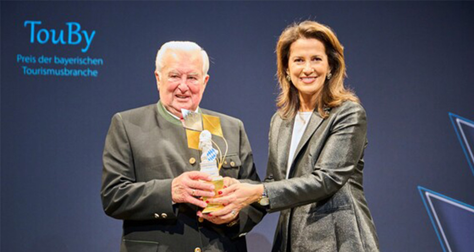 Beim Bayerischen Tourismuspreis TouBy 2025 wurde Karl Zettl, Seniorchef des Hotels Eisvogel in Bad Gögging, in der Kategorie „Lebenswerk“ ausgezeichnet. Die Jury würdigt sein langjähriges Engagement für den Tourismus in Niederbayern und seinen Beitrag zur Entwicklung des Kurorts Bad Gögging.