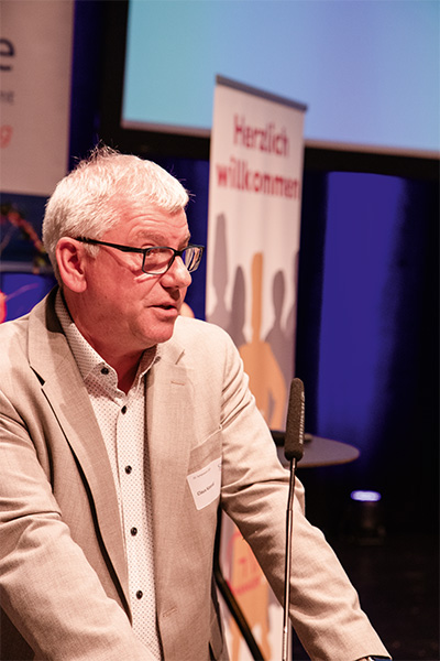 Laudator Claus KOnrad bei seiner Rede auf den GV-Manager des Jahres 2025