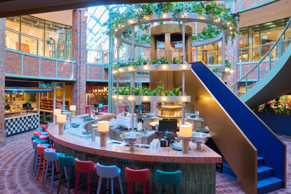 Im Oktober läuft das Le big TamTam im Hanseviertel zunächst im Probebetrieb, um die Abläufe des Restaurants mit 450 Plätzen und verschiedenen Küchen zu trainieren. Im November wird die Einweihung dann richtig gefeiert.