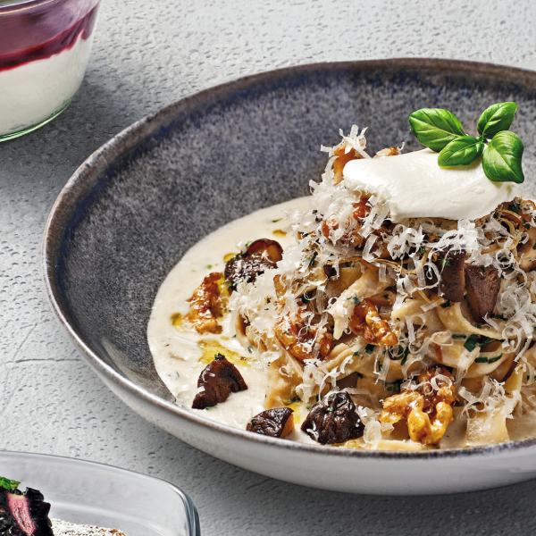 Rezept für Pasta mit Philadelphia-Walnuss-Pesto und Pilzen.
