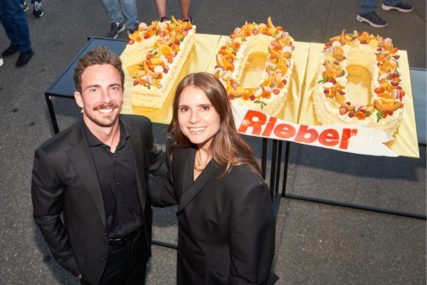 Als Gesellschafter in fünfter Generation führen Madlen und Max Maier das Familienunternehmen mit Weitblick in die Zukunft. (Quelle: Rieber GmbH & Co. KG)