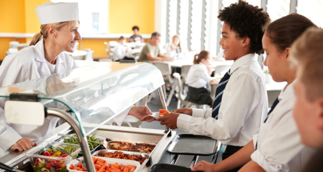 Krisensichere Kita- und Schulverpflegung: Institut für Zukunftsstudien und Technologiebewertung veröffentlicht Studie im Auftrag des BMLEH.