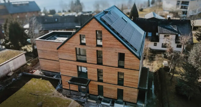 Mit den Inara Suites erweitert das Seehotel Wiesler am Titisee sein Angebot um ein exklusives Appartementhaus. In moderner, kreislauffähiger Holzbauweise entstanden vier stilvolle Suiten.