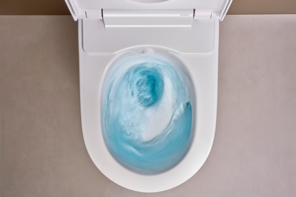 Die TurboFlush-Spültechnik sorgt beim Dusch-WC Geberit AquaClean Alba für ein kraftvolles, leises und spülrandloses Ausspülen – ideal für den Hotelbetrieb.