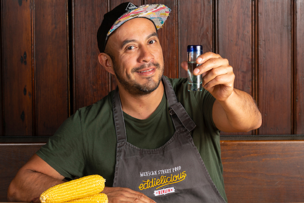 Der gebürtige Mexikaner Eddie Borg, auch bekannt als Eddielicious, bringt u. a. als Miet- und Eventkoch, anderen die mexikanische Küche näher.