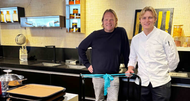 Björn Freitag (l.) und Jungkoch Niklas Hues, die gemeinsam im Dorstener Restaurant Goldener Anker arbeiten.