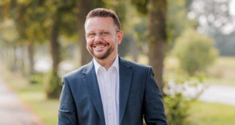 Tobias Grau fokussiert beim neuen SVZ2 der Vivantes Gastronomie Krisenresilienz und Automatisierung.