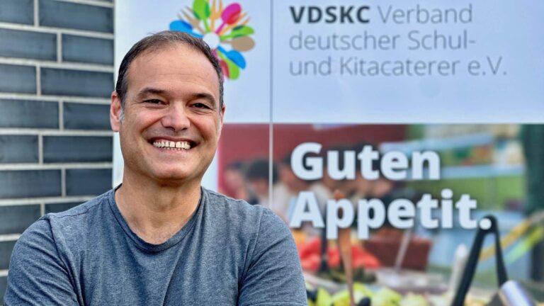 mammas canteen an 105 Schulstandorten: Okan Saiti