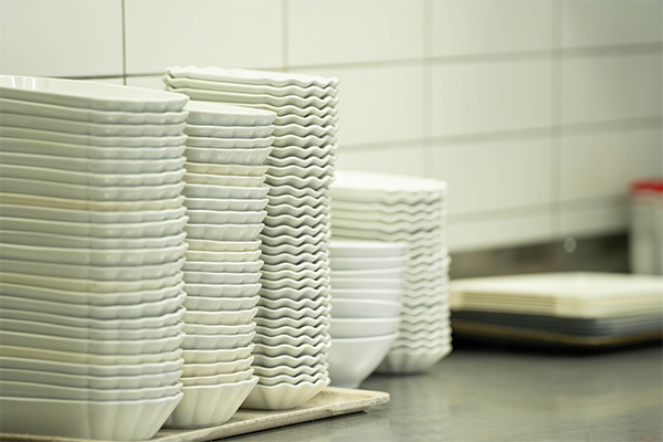 Die trendigen Pommesschalen aus Porzellan werden gerne gestohlen in der Hochschulgastronomie Mainz