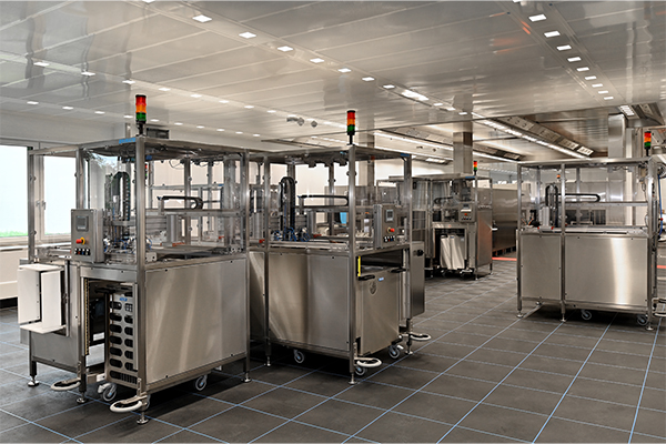 Tobias Grau fokussiert beim neuen SVZ2 der Vivantes Gastronomie Krisenresilienz und Automatisierung.