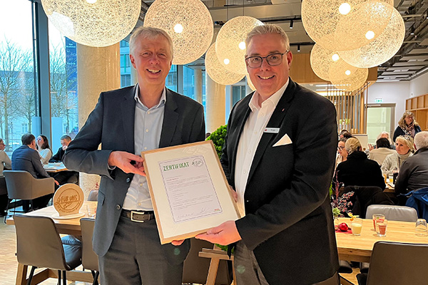 Stolz auf das Nachhaltigkeits-Siegel von apetito catering