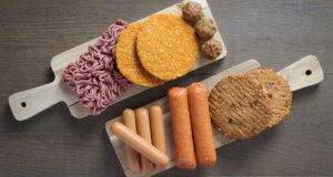 Fleischalternativen gelten als hochverarbeitet und stehen in der UPF-Debatte mit im Fokus.