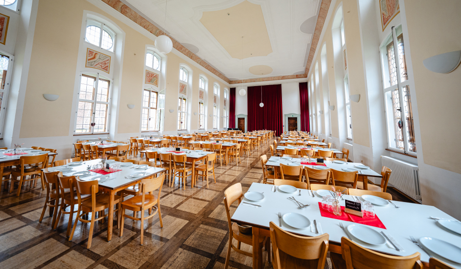 Speisesaal der Schule Schloss Salem mit Bio-Zertifizierung One-Health-Initiative