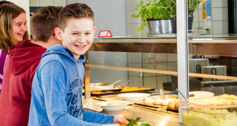 Vernetzungsstellen Kita- und Schulverpflegung, Schulmensa